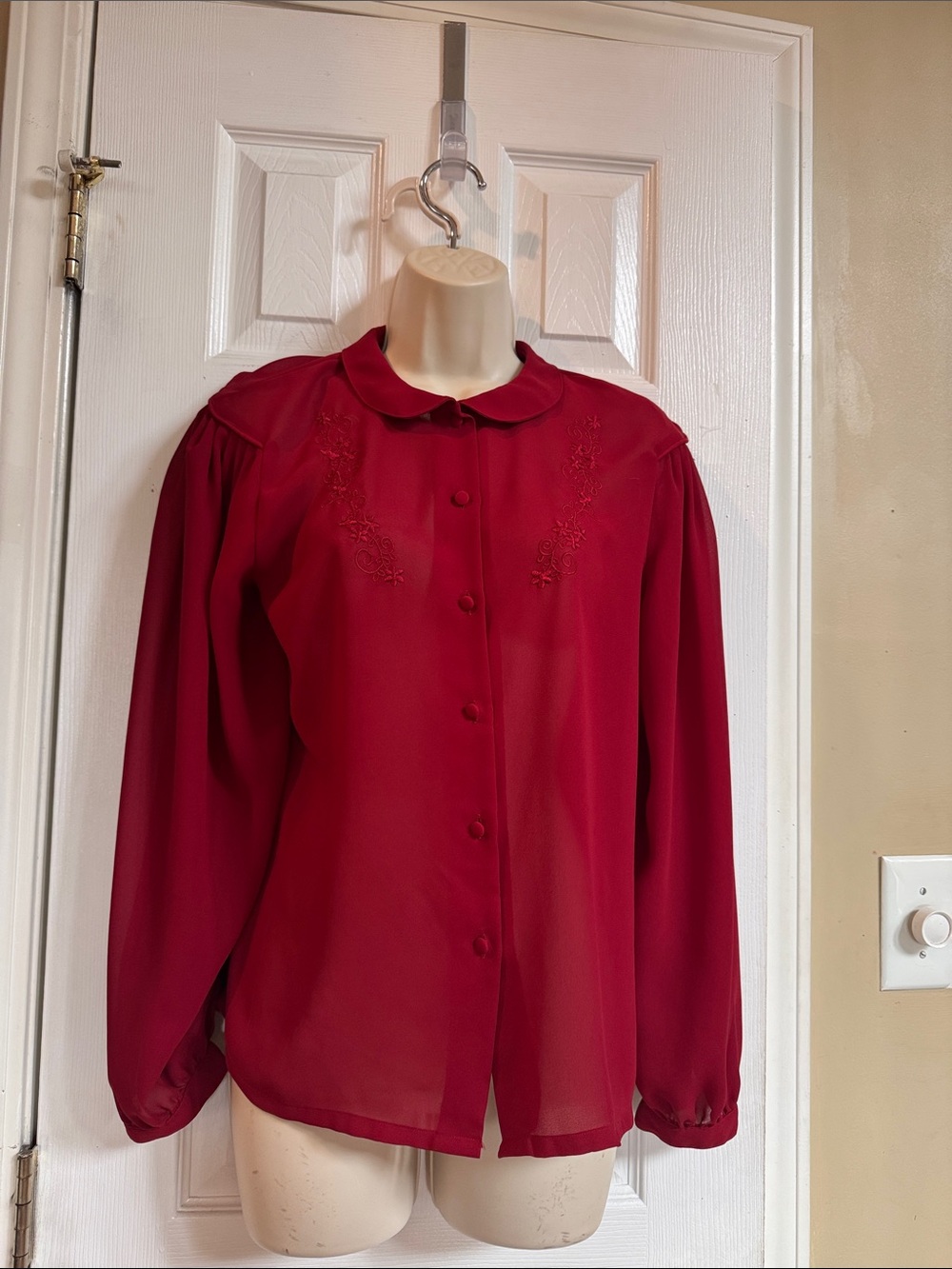 Vintage college town embroidered Women's Blouse with Peter Pan Collar M